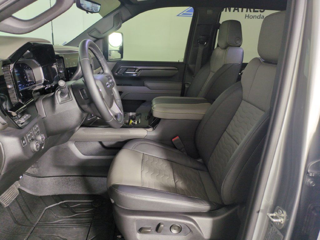 Used 2026 Chevrolet Silverado 2500 ZR2 AWD/4WD image 13