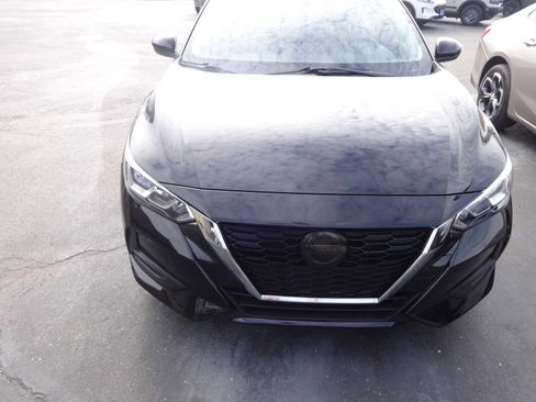 Used 2022 Nissan Sentra SV image 2