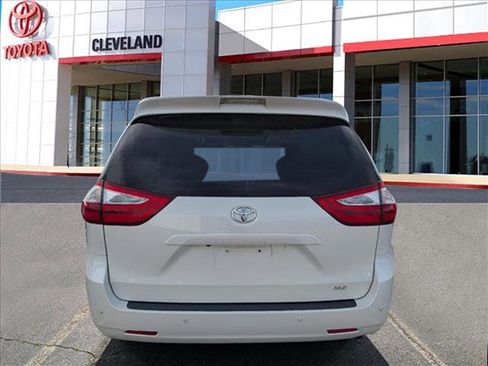 Used 2017 Toyota Sienna XLE w/ XLE Navigation Package image 5