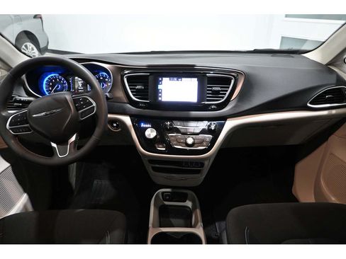Used 2024 Chrysler Voyager LX FWD image 21