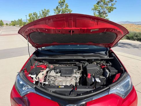 Used 2016 Toyota RAV4 LE AWD/4WD image 11