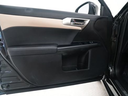 Used 2017 Lexus CT 200h FWD image 29