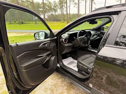 Used 2024 Chevrolet Trax RS w/ Driver Confidence Package FWD image 11