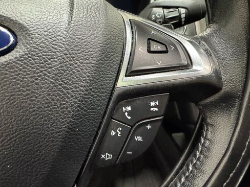 Used 2017 Ford Fusion SE w/ Fusion SE Technology Package image 19