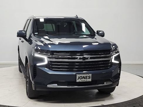 Used 2021 Chevrolet Tahoe LT w/ LT Signature Package AWD/4WD image 2