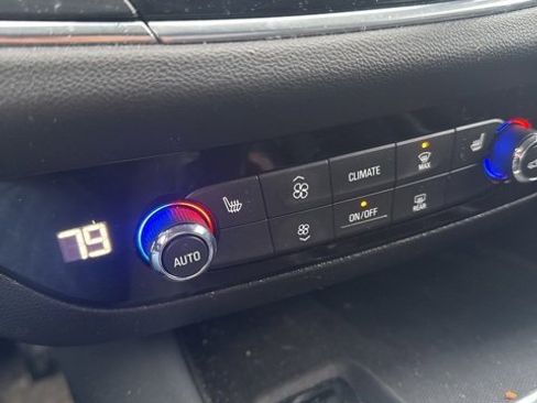 Used 2021 Buick Enclave Essence w/ Sport Touring Edition image 8