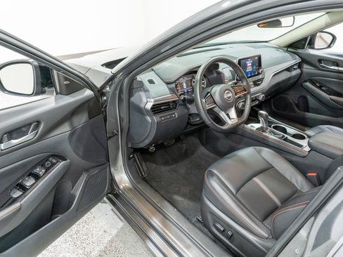 Used 2025 Nissan Altima 2.5 SR image 12