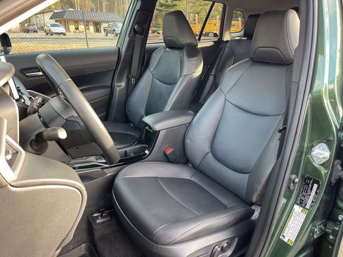 Used 2024 Toyota Corolla Cross XLE image 20