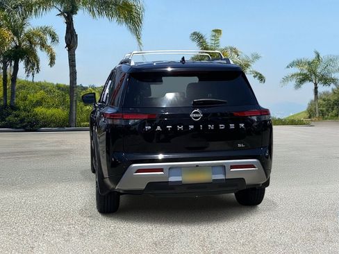 Certified 2024 Nissan Pathfinder SL FWD image 4