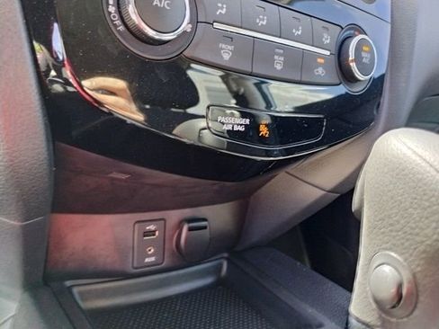 Used 2016 Nissan Rogue S w/ Appearance Package image 19