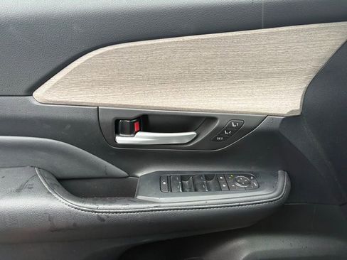 Used 2024 Toyota Grand Highlander AWD image 9