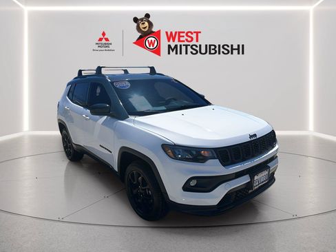 Used 2024 Jeep Compass Latitude w/ Convenience Group AWD/4WD image 7