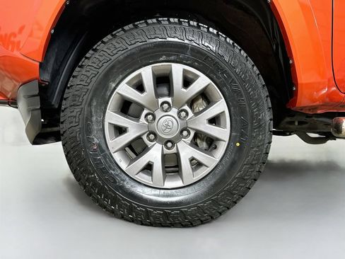 Used 2018 Toyota Tacoma SR5 RWD image 34
