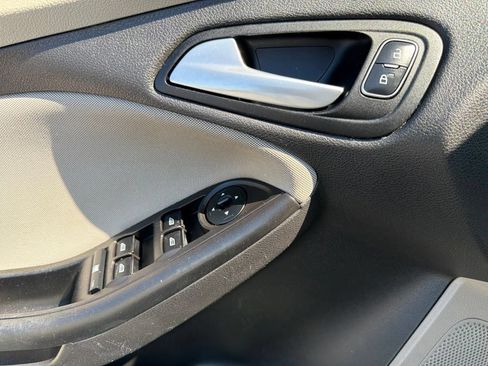 Used 2018 Ford Focus SE FWD image 27