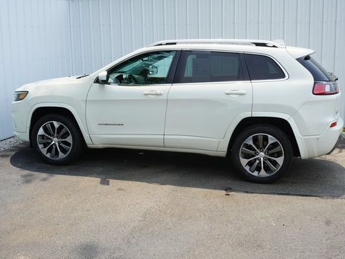 Used 2019 Jeep Cherokee Overland w/ Technology Group AWD/4WD image 3