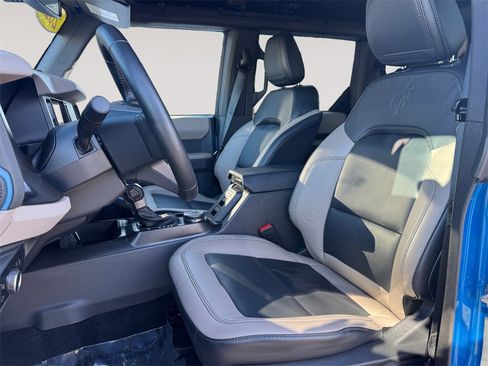 Used 2023 Ford Bronco Wildtrak image 9