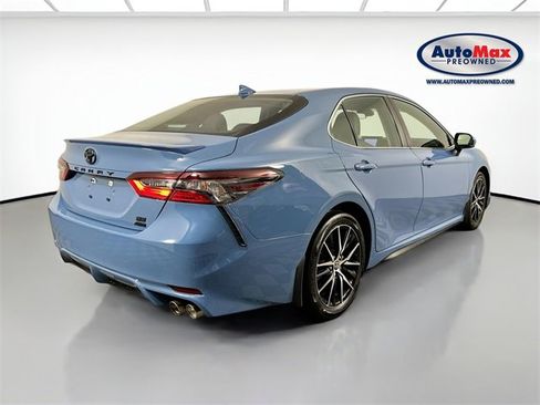 Used 2023 Toyota Camry SE image 2