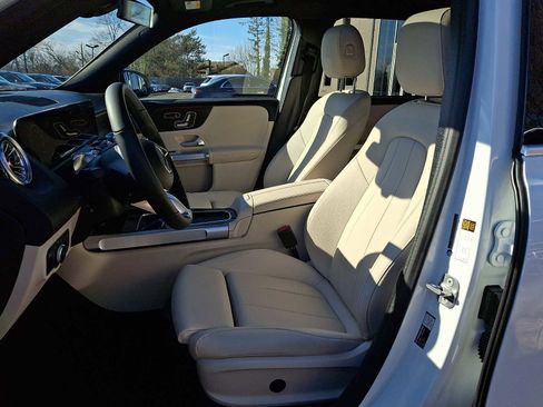 Used 2026 Mercedes-Benz GLB 250 4MATIC image 10