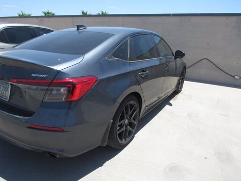 Used 2023 Honda Civic Sport image 3