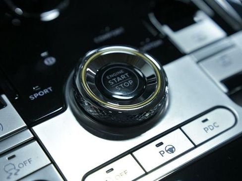 Used 2024 Bentley Flying Spur V8 AWD/4WD image 52