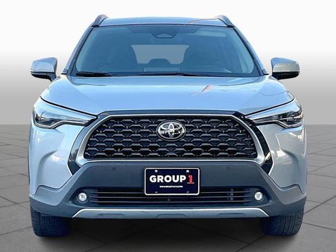 Used 2023 Toyota Corolla Cross XLE image 3