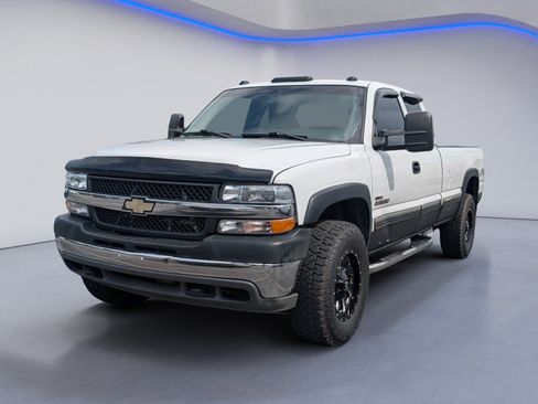 Used 2001 Chevrolet Silverado 2500 4x4 Extended Cab w/ Exterior Appearance Pkg image 2