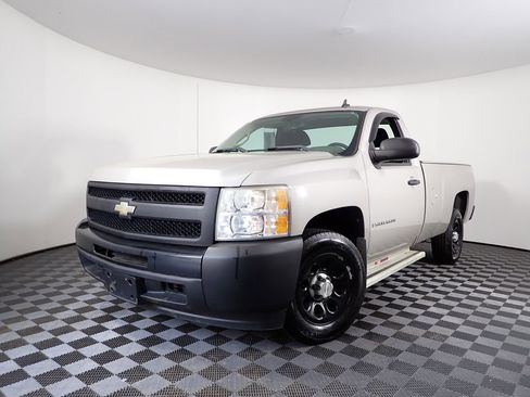 Used 2009 Chevrolet Silverado 1500 W/T RWD image 2