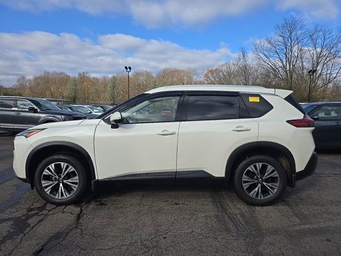 Used 2021 Nissan Rogue SV w/ Premium Package image 4