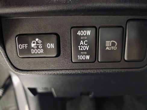 Used 2018 Toyota Tacoma TRD Sport image 31