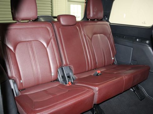 Used 2024 Ford Expedition Limited image 35