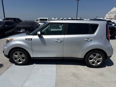 Used 2018 Kia Soul FWD image 2