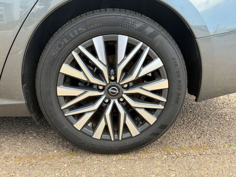 Used 2025 Nissan Altima 2.5 SV image 30