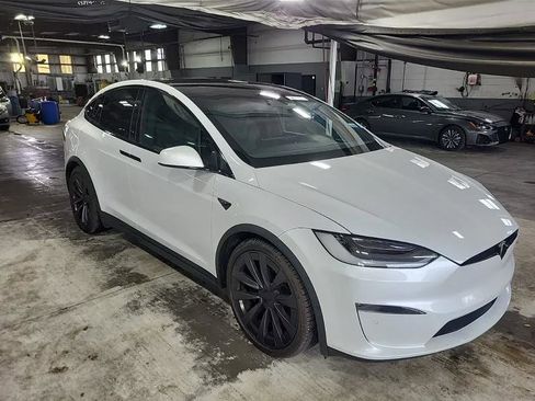 Used 2022 Tesla Model X Plaid image 4