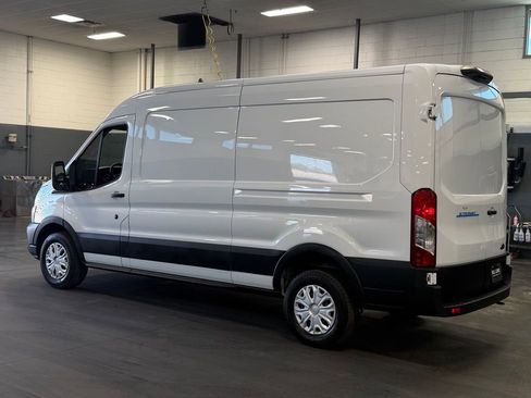 Used 2023 Ford E-Transit Medium Roof image 9