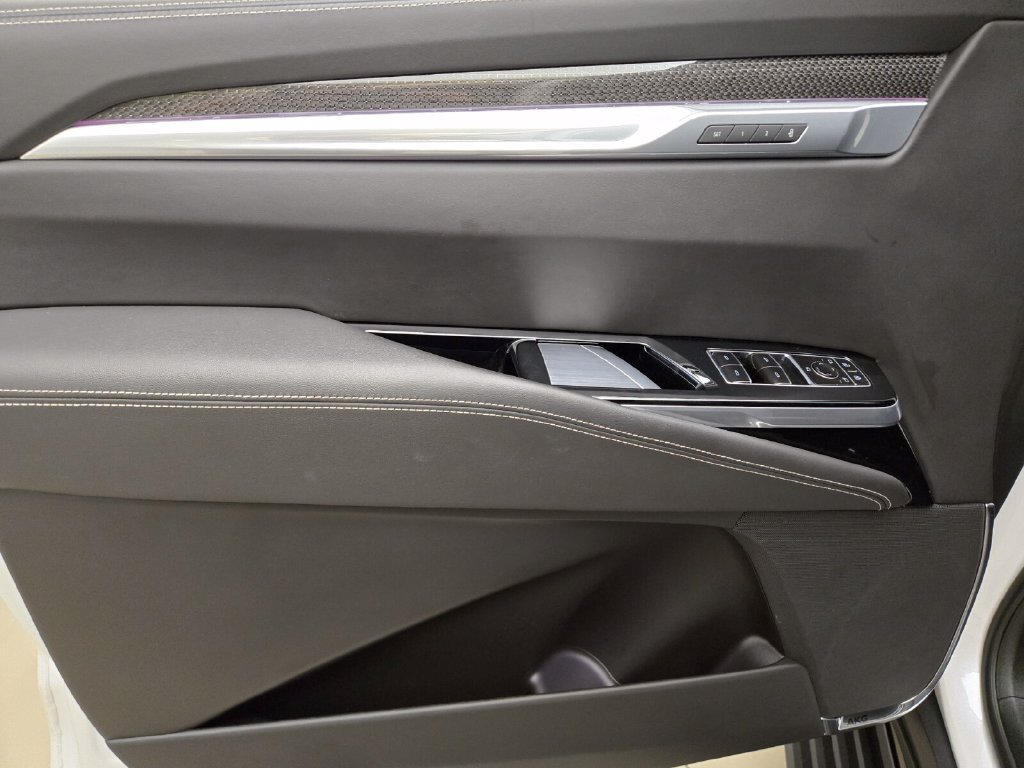 Used 2025 Cadillac Escalade V AWD/4WD image 31