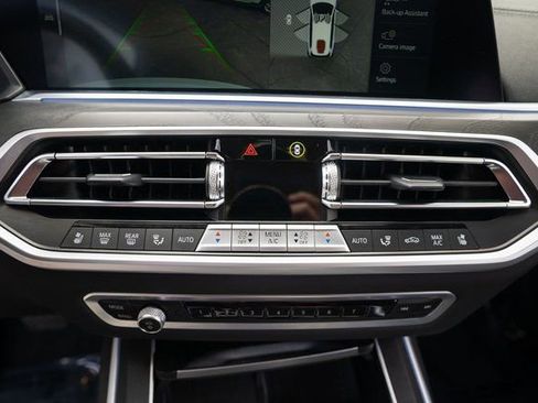 Used 2022 BMW X7 xDrive40i w/ Premium Package image 26