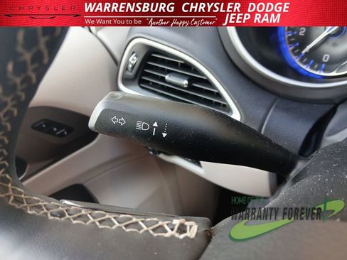 Used 2024 Chrysler Pacifica Touring-L image 14