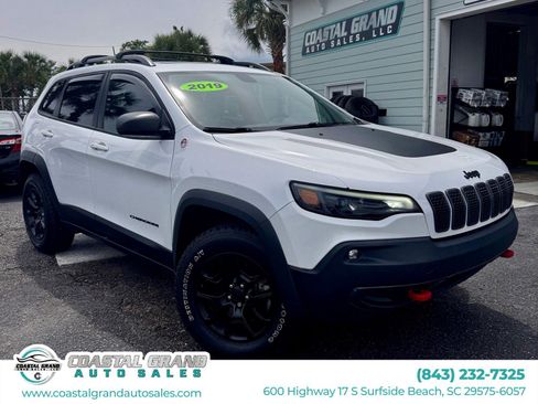 Used 2019 Jeep Cherokee Trailhawk w/ Comfort/Convenience Group AWD/4WD image 1