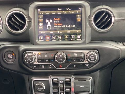 Used 2021 Jeep Gladiator Overland w/ Popular Equipment Package AWD/4WD image 21