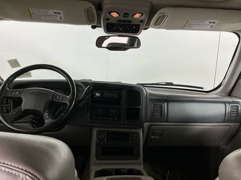 Used 2004 Chevrolet Suburban Z71 w/ Preferred Equipment Group AWD/4WD image 19
