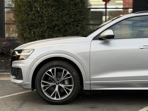 Used 2021 Audi Q8 Premium image 10