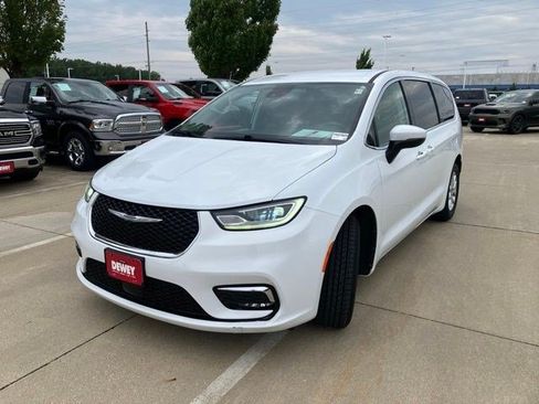 Certified 2023 Chrysler Pacifica Touring-L FWD image 3