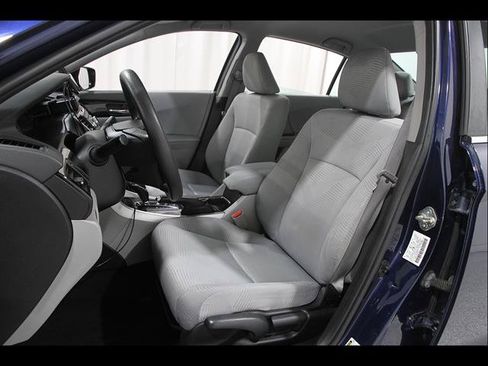 Used 2017 Honda Accord LX image 5