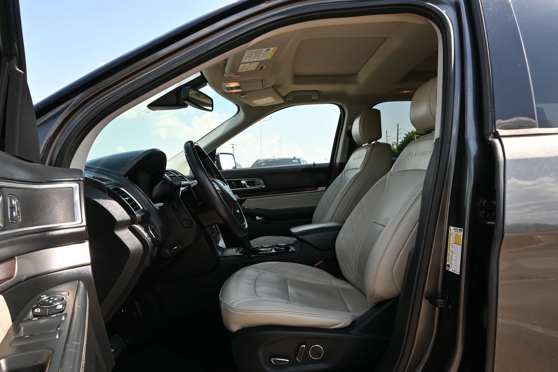 Used 2017 Ford Explorer Platinum AWD/4WD image 19