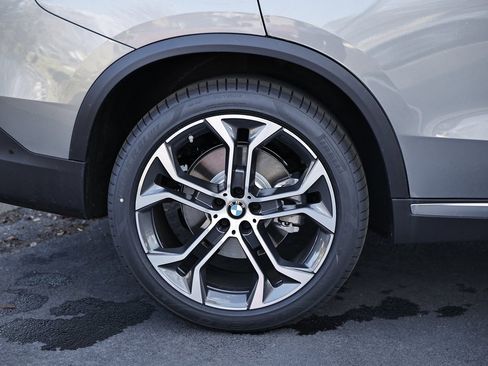 New 2026 BMW X5 xDrive40i w/ Climate Comfort Package image 6