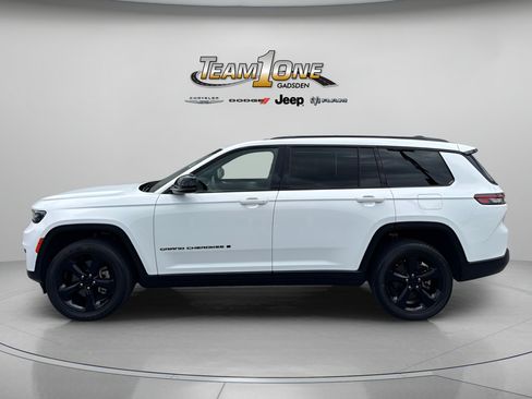 Used 2023 Jeep Grand Cherokee L Laredo RWD image 5