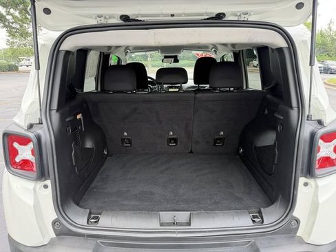 Used 2023 Jeep Renegade Latitude AWD/4WD image 33