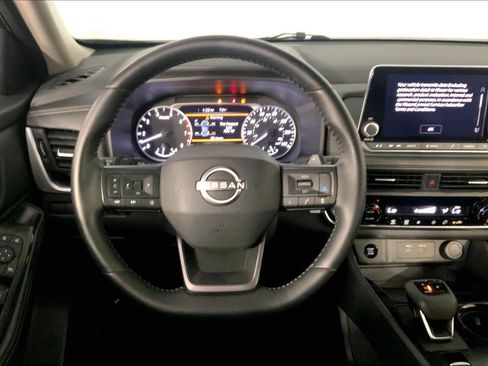 Used 2025 Nissan Rogue SV AWD/4WD image 5