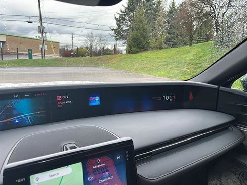 Used 2025 Lincoln Nautilus Reserve image 27