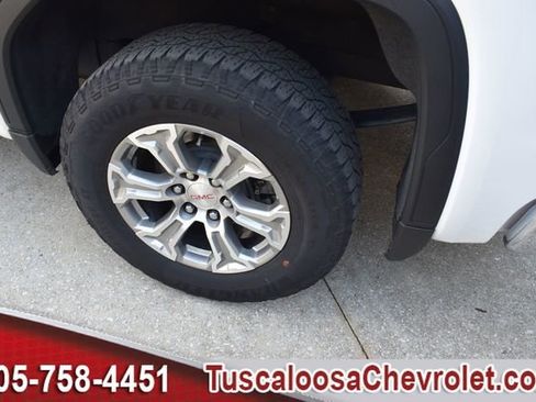 Used 2024 GMC Sierra 1500 SLT AWD/4WD image 14